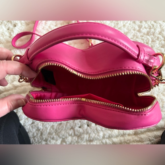 Heart-Shaped Pink Crossbody Bag - Picture 2 of 3